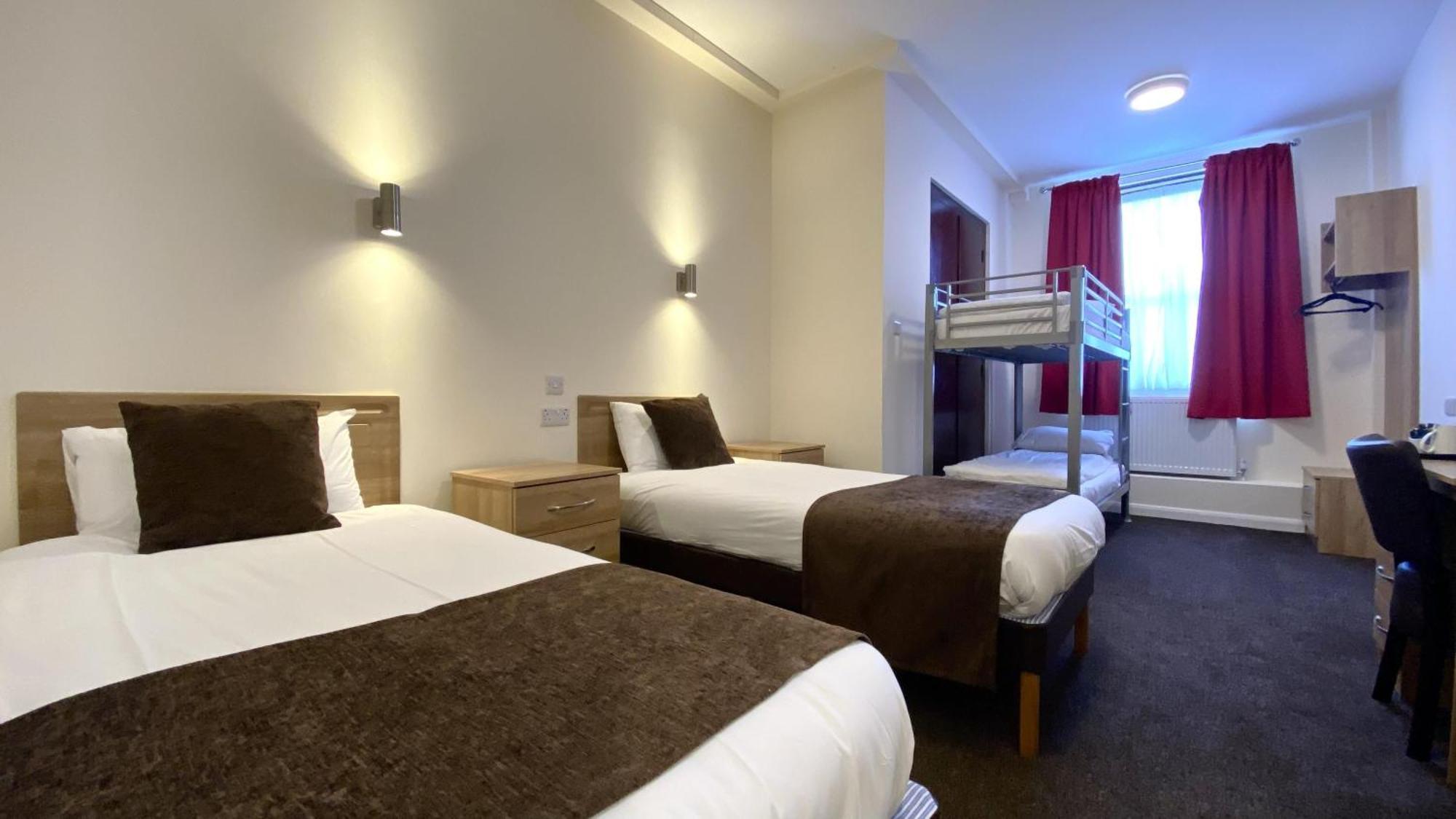 Russ Hill Hotel Charlwood Room photo