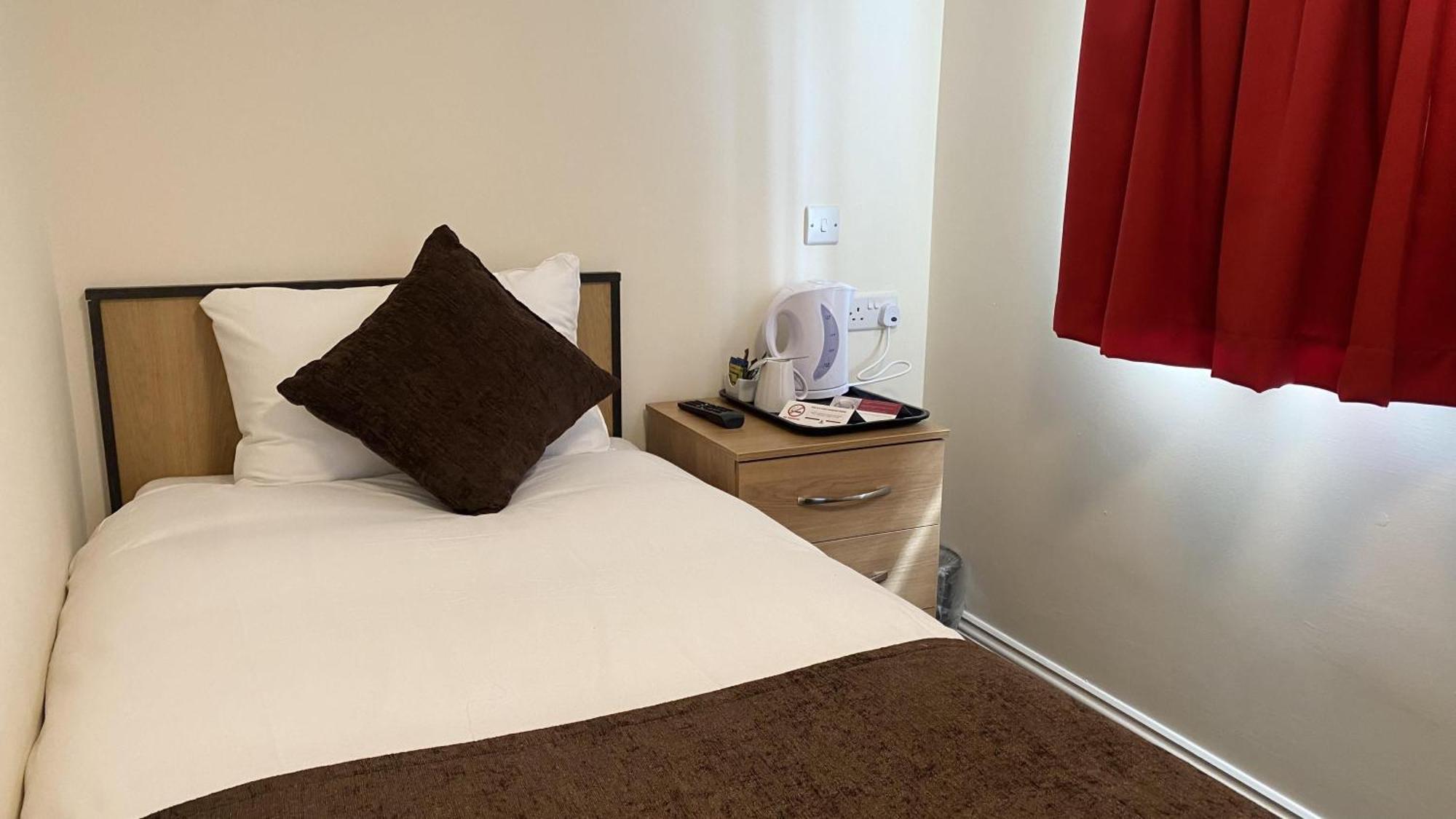 Russ Hill Hotel Charlwood Room photo