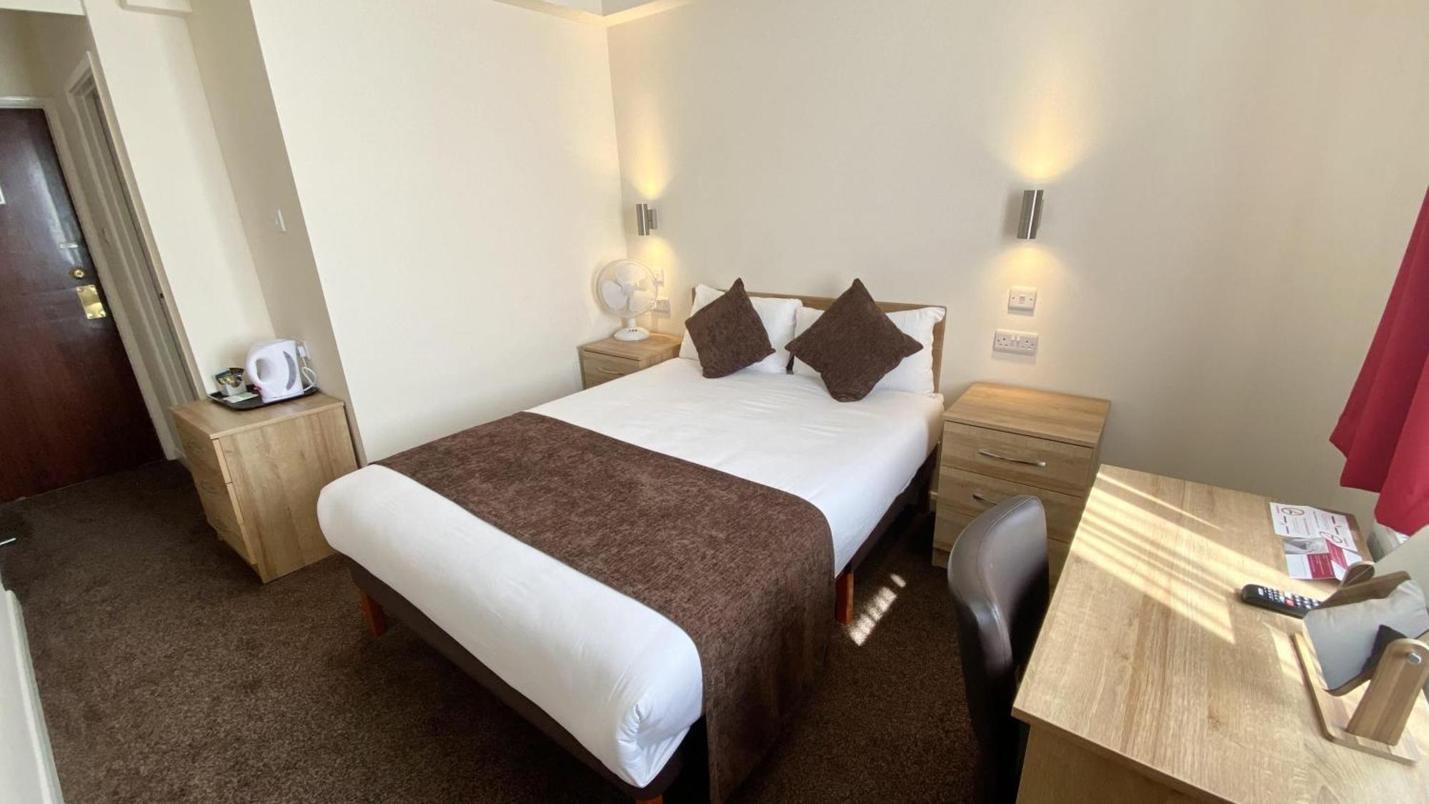 Russ Hill Hotel Charlwood Room photo